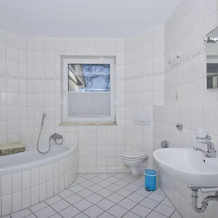 Haus Nordstrand Nr 16 Inkl Sauna-schwimmbadnutzung Im Ahoi Sellin Apartment *